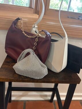 Set of four shoulder bags